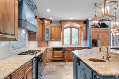 81 E Lone Hollow Dr S, Sandy, UT 84092 - Photo 16