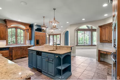 81 E Lone Hollow Dr S, Sandy, UT 84092 - Photo 14