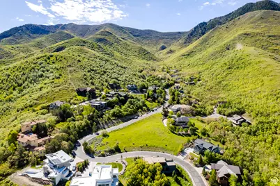 326 S Maryfield Dr #404, Salt Lake City, UT 84108 - Photo 4