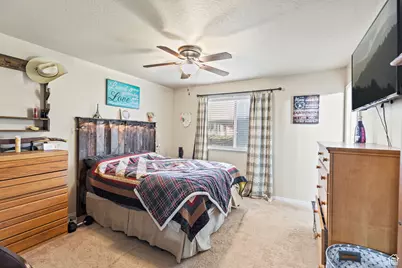 78 N Peach St E, Santaquin, UT 84655 - Photo 12