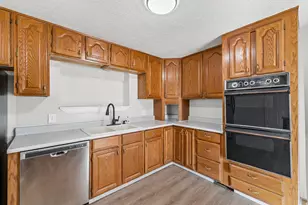 171 E 200 N, Orem, UT 84057 - Photo 10