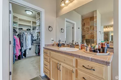 2116 E Falcon Ridge Dr, Draper (UT Cnty), UT 84020 - Photo 18