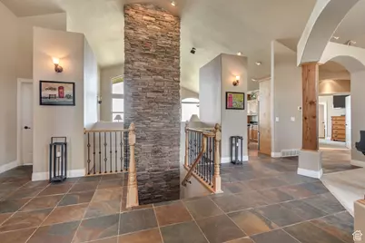 2116 E Falcon Ridge Dr, Draper (UT Cnty), UT 84020 - Photo 4