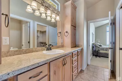 2116 E Falcon Ridge Dr, Draper (UT Cnty), UT 84020 - Photo 22