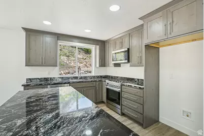 1189 E Benchview Dr, Ogden, UT 84404 - Photo 18