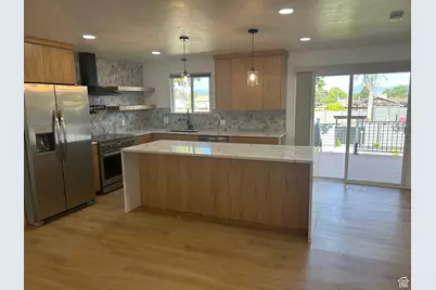 7726 S 3500 E, Cottonwood Heights, UT 84121 - Photo 4