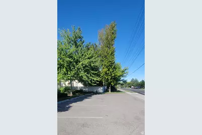 7825 S Spruce Tree Ln, Sandy, UT 84094 - Photo 30