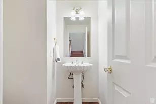 7825 S Spruce Tree Ln, Sandy, UT 84094 - Photo 8