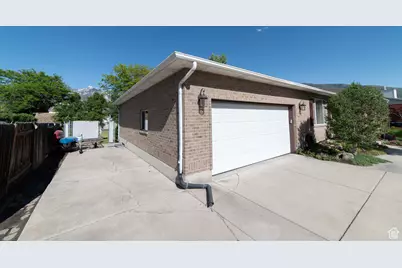 10273 Flanders Rd S, Sandy, UT 84092 - Photo 4