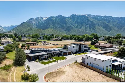 9942 S Altamont Dr E, Sandy, UT 84092 - Photo 2