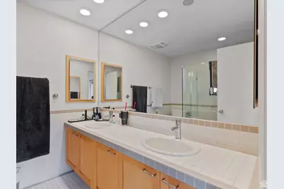 2842 E Oakbrook Cir, Salt Lake City, UT 84108 - Photo 20