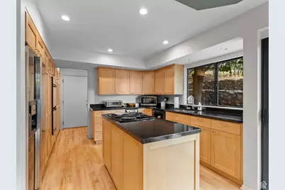 2842 E Oakbrook Cir, Salt Lake City, UT 84108 - Photo 16