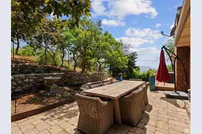 2842 E Oakbrook Cir, Salt Lake City, UT 84108 - Photo 8