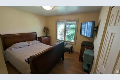 1584 E Petunia Way, Sandy, UT 84092 - Photo 18