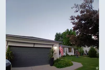 1584 E Petunia Way, Sandy, UT 84092 - Photo 2