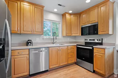 90 S 200 E, Lindon, UT 84042 - Photo 12