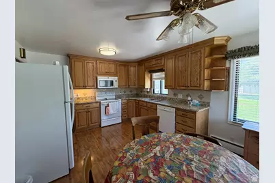 2252 E 6450 S, Cottonwood Heights, UT 84121 - Photo 14