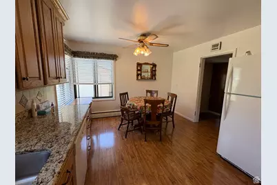 2252 E 6450 S, Cottonwood Heights, UT 84121 - Photo 16