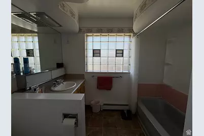 2252 E 6450 S, Cottonwood Heights, UT 84121 - Photo 14