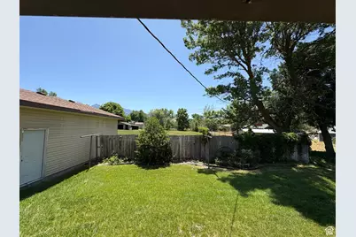 2252 E 6450 S, Cottonwood Heights, UT 84121 - Photo 4