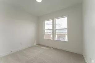 13702 S Eckhart Ln, Herriman, UT 84096 - Photo 2