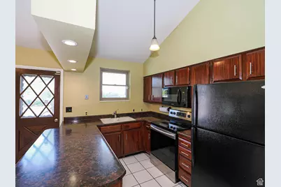 2333 W Ledgewood Dr, Taylorsville, UT 84129 - Photo 12