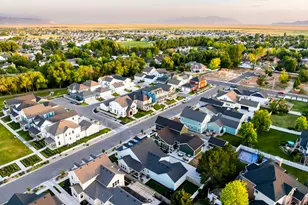 1042 W Shoreline Dr, Layton, UT 84041 - Photo 38