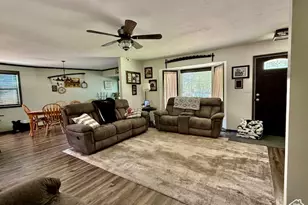 536 N Sundance Cir, Vernal, UT 84078 - Photo 2