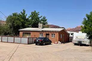 221 E 200 N, Moab, UT 84532 - Photo 12