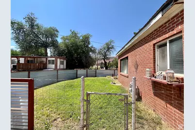 221 E 200 N, Moab, UT 84532 - Photo 20