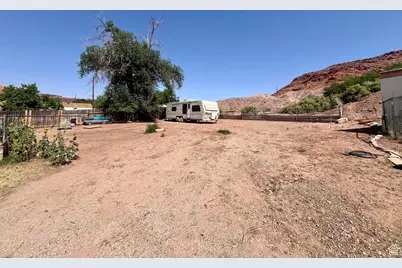 221 E 200 N, Moab, UT 84532 - Photo 6