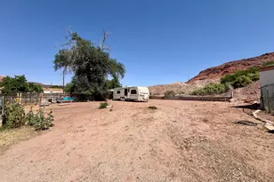 221 E 200 N, Moab, UT 84532 - Photo 6