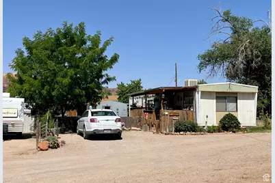 221 E 200 N, Moab, UT 84532 - Photo 8