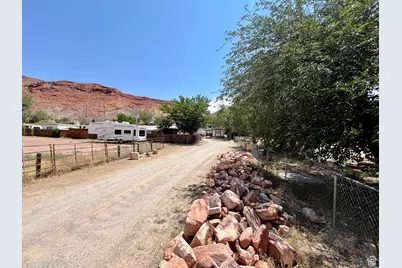 221 E 200 N, Moab, UT 84532 - Photo 36
