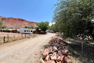 221 E 200 N, Moab, UT 84532 - Photo 36