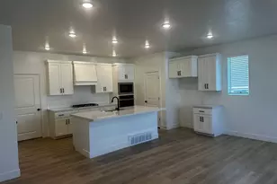 22 S Starlight Ln, Mapleton, UT 84664 - Photo 2