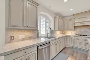 7187 Villandrie Ln, Cottonwood Heights, UT 84121 - Photo 10