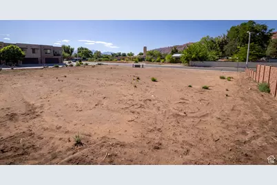 656 W 400 N, Moab, UT 84532 - Photo 14