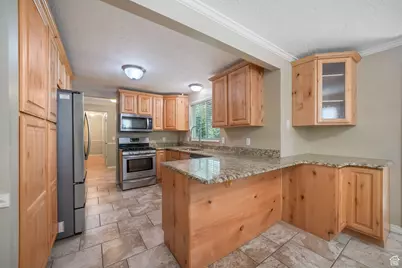 8916 S Cobble Crest Ln E, Sandy, UT 84093 - Photo 10