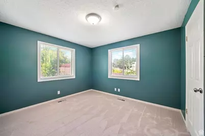 8916 S Cobble Crest Ln E, Sandy, UT 84093 - Photo 16