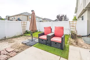 3147 W Davencourt Loop, Lehi, UT 84043 - Photo 2