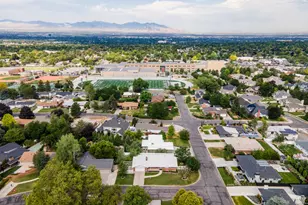 3982 S Saturn Dr E, Holladay, UT 84124 - Photo 2