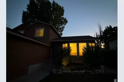 6022 S Park Wood Dr W, Kearns, UT 84118 - Photo 4