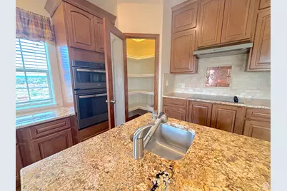 617 W Center St, Blanding, UT 84511 - Photo 8