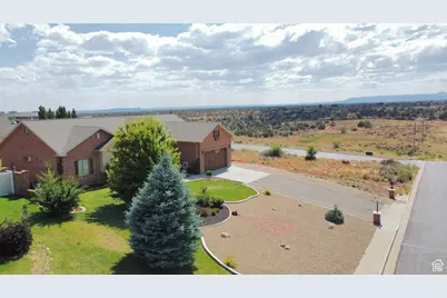 617 W Center St, Blanding, UT 84511 - Photo 2