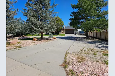 2079 E Creek Rd S, Cottonwood Heights, UT 84093 - Photo 2