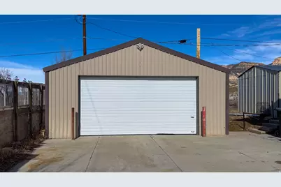 607 E Geneva, East Carbon, UT 84520 - Photo 2