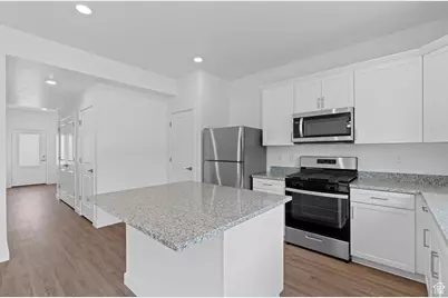 7218 Oquirrh Ranch Pkwy N, Eagle Mountain, UT 84005 - Photo 2