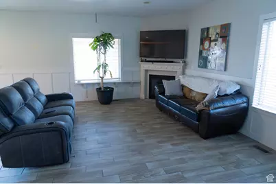 1060 Searle Ln E, Eagle Mountain, UT 84005 - Photo 10
