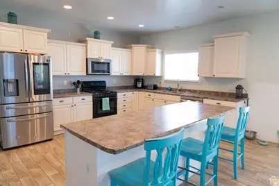 1060 Searle Ln E, Eagle Mountain, UT 84005 - Photo 14